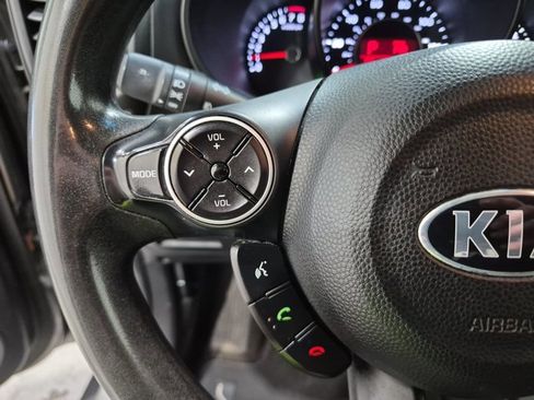 Used 2016 Kia Soul + FWD image 16