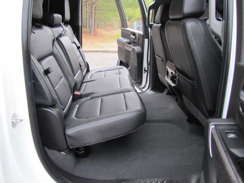 Used 2022 Chevrolet Silverado 3500 LTZ w/ LTZ Convenience Package image 17