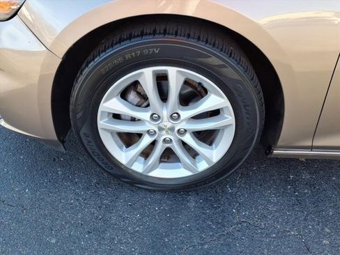 Used 2018 Chevrolet Malibu LT image 21