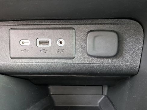 Used 2023 Buick Encore GX Select w/ Sport Touring Package FWD image 22