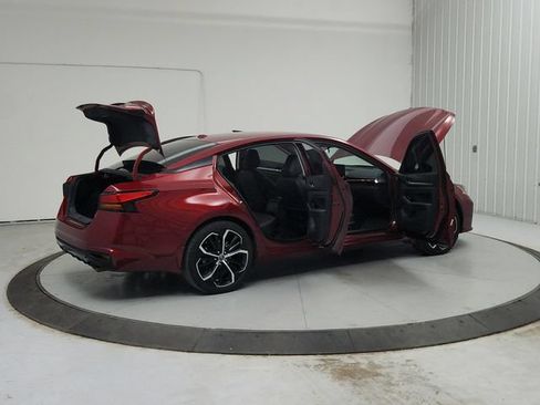Used 2024 Nissan Altima 2.5 SR w/ SR Premium Package FWD image 16