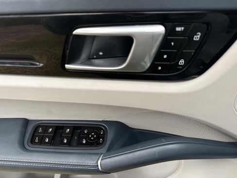 Used 2021 Porsche Cayenne S image 20