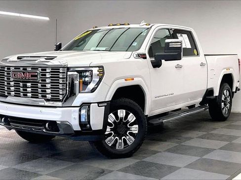 Used 2025 GMC Sierra 3500 Denali w/ Denali Reserve Package image 12