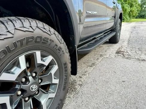 Used 2017 Toyota Tacoma TRD Off-Road w/ Tow Package (A/T) AWD/4WD image 7