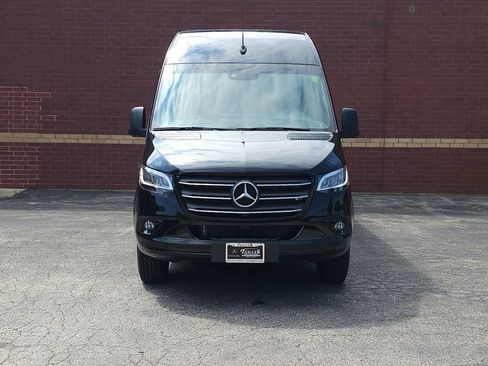 Used 2023 Mercedes-Benz Sprinter 2500 image 2