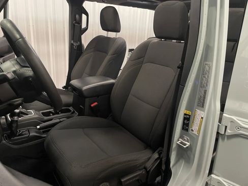 Used 2023 Jeep Wrangler Unlimited w/ Sun & Screen Package AWD/4WD image 37