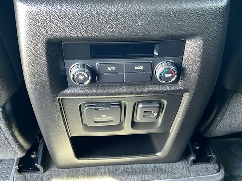 Certified 2023 Chevrolet Traverse LT w/ LT Premium Package image 15