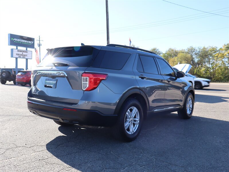 Used 2021 Ford Explorer XLT AWD/4WD image 3