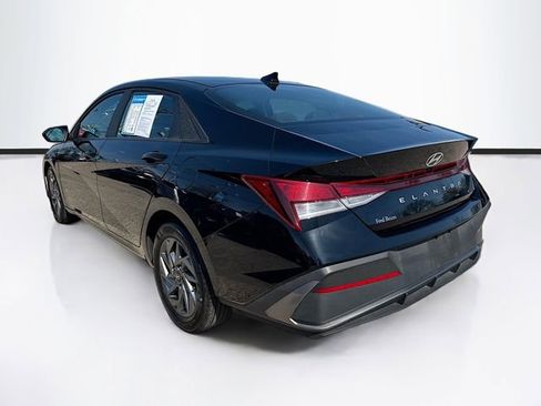 Used 2024 Hyundai Elantra SEL FWD image 5