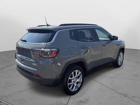 Used 2023 Jeep Compass Latitude AWD/4WD image 8