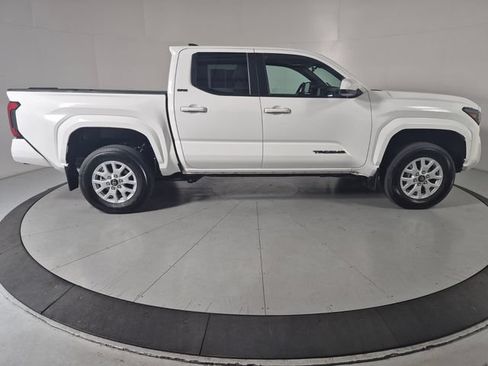 Certified 2024 Toyota Tacoma SR5 AWD/4WD image 5