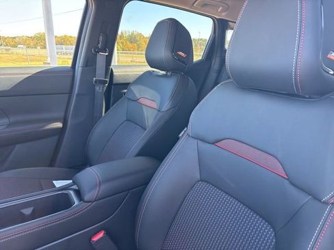 New 2026 Nissan Kicks SR image 9