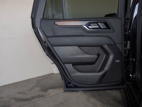 Used 2025 GMC Yukon Denali image 38