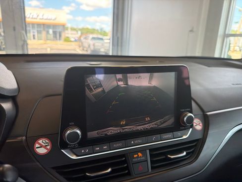 Used 2024 Nissan Altima 2.5 SV FWD image 26
