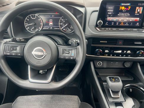 Used 2023 Nissan Rogue SV image 11