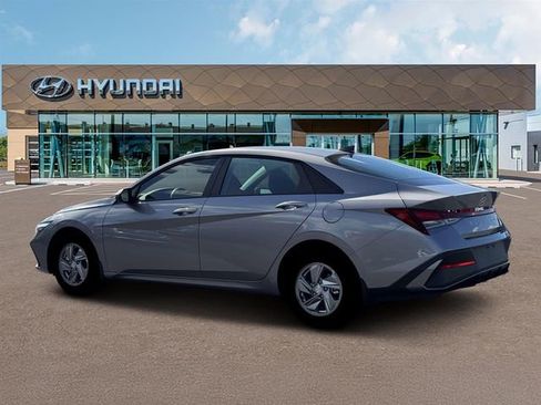 New 2026 Hyundai Elantra SE image 4
