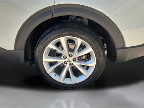 Used 2024 Ford Explorer Platinum w/ Technology Package AWD/4WD image 32