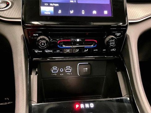 Used 2023 Jeep Grand Cherokee Laredo image 27