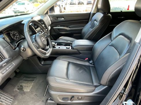Used 2024 Nissan Pathfinder SL image 9