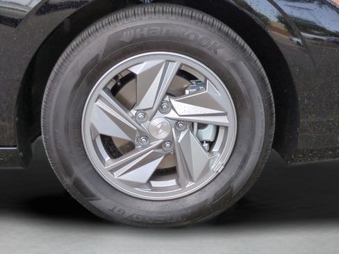 New 2025 Hyundai Elantra SE FWD image 11
