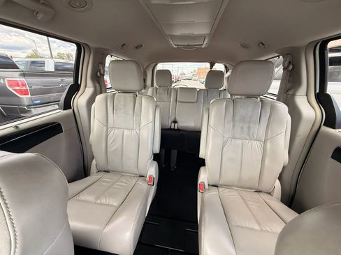 Used 2012 Chrysler Town & Country Limited FWD image 13