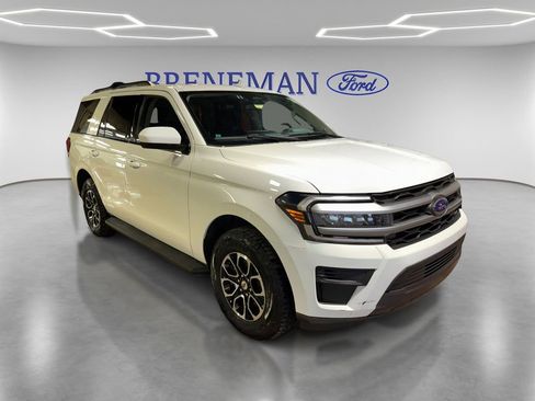 Used 2024 Ford Expedition XLT image 3