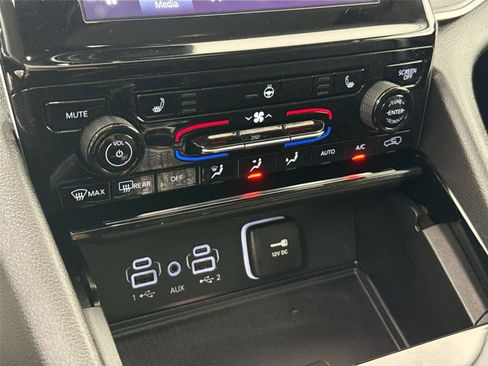 Used 2023 Jeep Grand Cherokee L Laredo w/ Luxury Tech Group I image 25