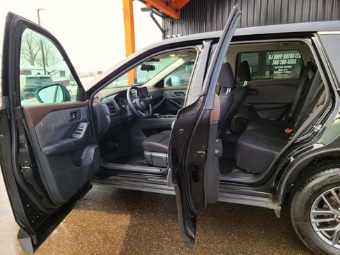 Used 2023 Nissan Rogue S image 7