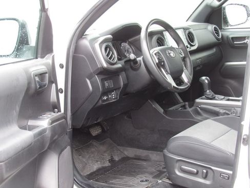 Certified 2023 Toyota Tacoma TRD Off-Road w/ Black Out Package (TMS) AWD/4WD image 13
