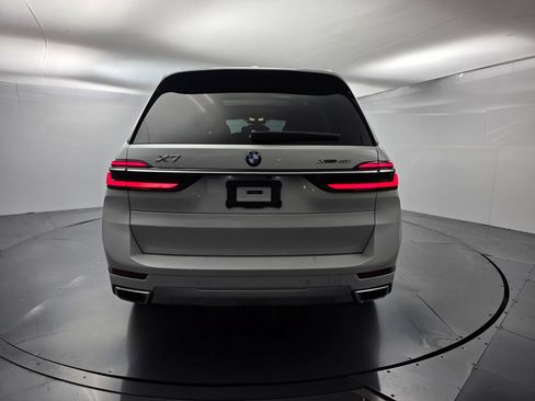 Used 2025 BMW X7 xDrive40i w/ Premium Package AWD/4WD image 5