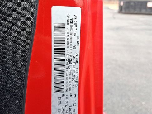 Used 2018 Jeep Wrangler Unlimited Sahara w/ Connectivity Group image 26