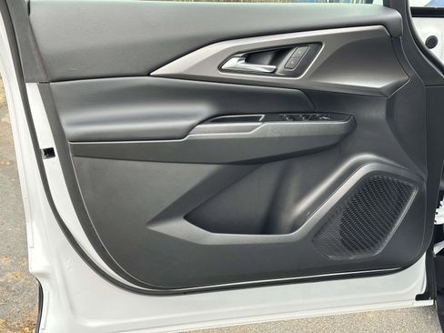 Used 2025 Chevrolet Equinox EV LT image 20