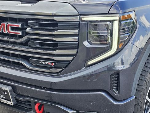 Used 2022 GMC Sierra 1500 AT4 w/ AT4 Preferred Package AWD/4WD image 5