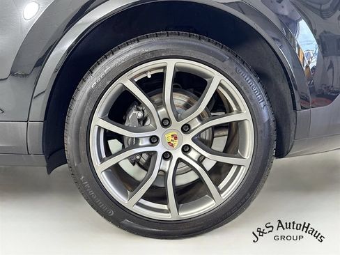 Used 2023 Porsche Cayenne Platinum Edition AWD/4WD image 40