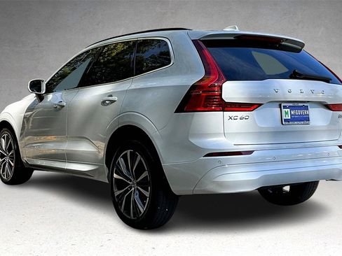 Certified 2022 Volvo XC60 B5 Momentum image 4