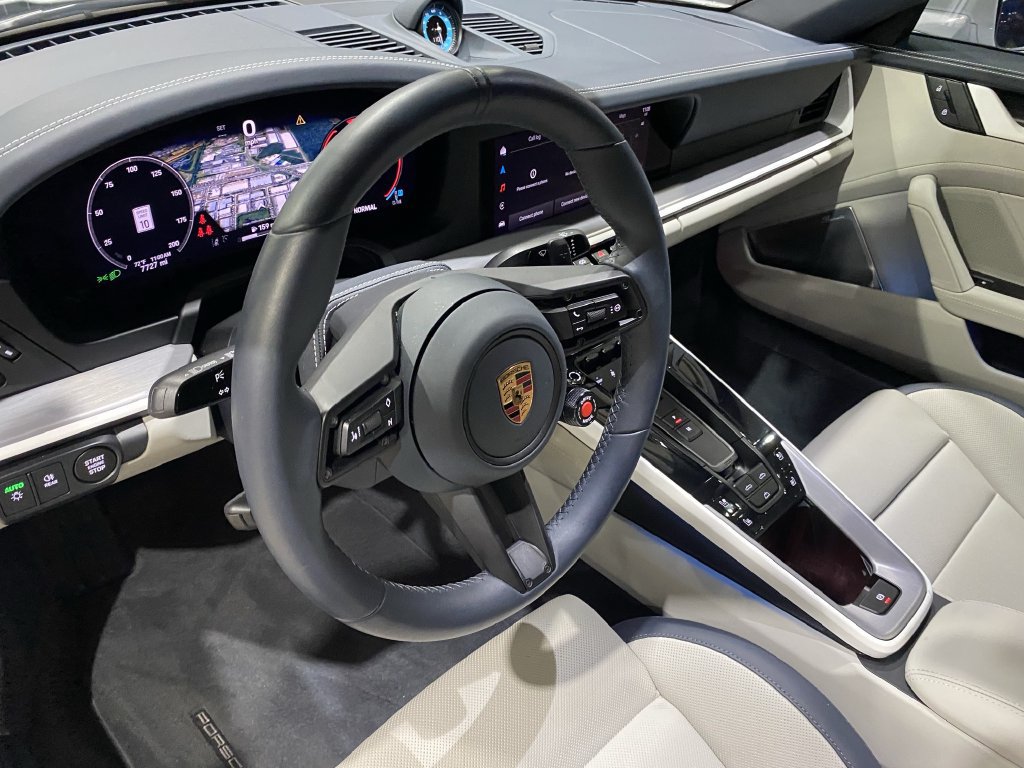 Used 2025 Porsche 911 Carrera RWD image 3
