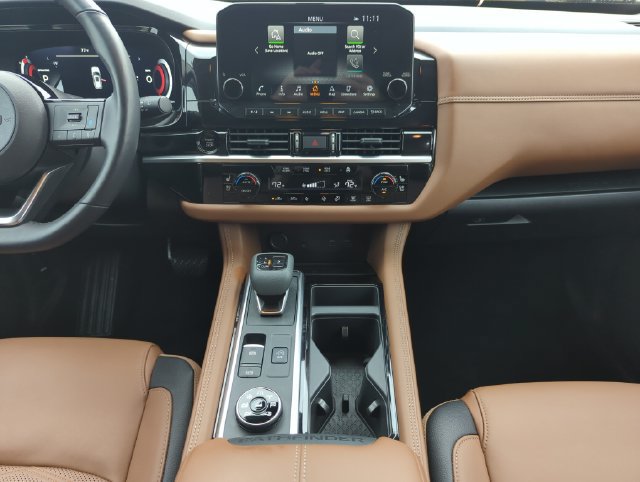 Certified 2025 Nissan Pathfinder Platinum AWD/4WD image 27