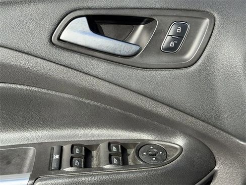 Used 2017 Ford Escape SE image 22