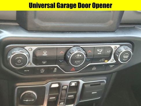 Used 2022 Jeep Gladiator Willys image 17