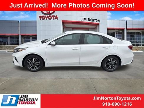 Used 2023 Kia Forte LXS image 3