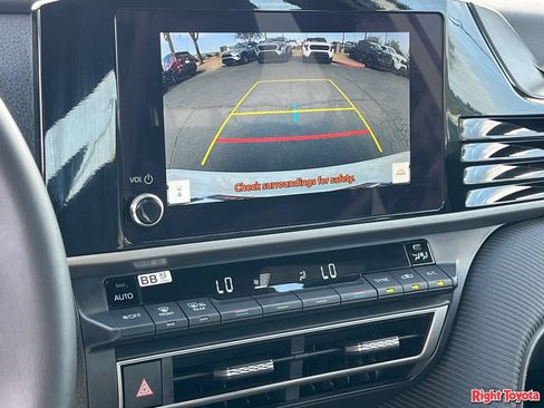Used 2026 Toyota Camry SE FWD image 29