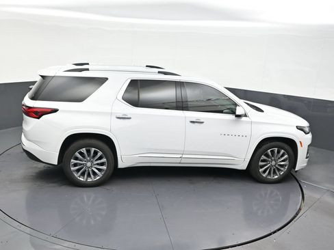 Used 2023 Chevrolet Traverse Premier FWD image 21