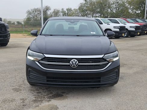 Used 2024 Volkswagen Jetta SE image 8