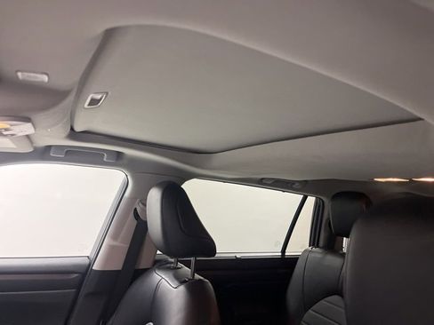 Used 2023 Toyota Highlander XLE image 11