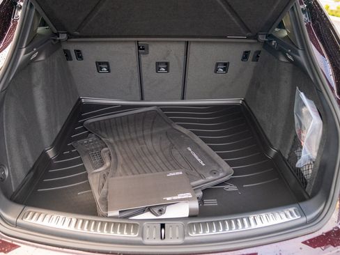 Certified 2026 Porsche Macan AWD/4WD image 28