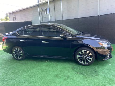 Used 2018 Nissan Sentra SR w/ Premium Package (P02) FWD image 2