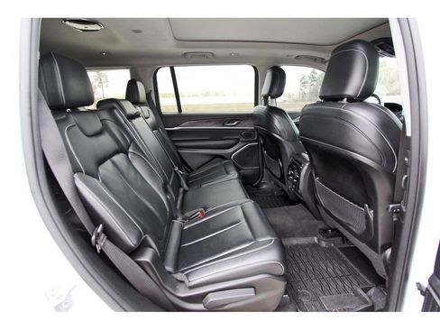 Used 2022 Jeep Grand Cherokee L Limited image 10