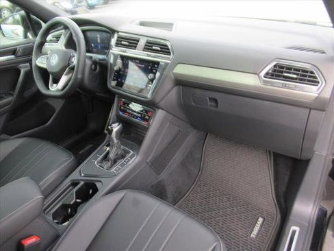 Used 2023 Volkswagen Tiguan SE R-Line image 13