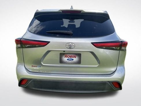 Used 2021 Toyota Highlander XLE FWD image 4