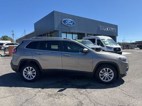 Used 2019 Jeep Cherokee Latitude w/ Popular Appearance Group image 23